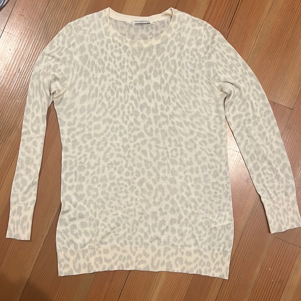 Equipment silk leopard sweater. Light green and cream. No stains. Size medium